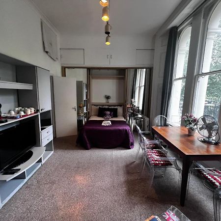 Hyde Park Studio Has Private Balcony With Tranquil Garden View London Exterior photo