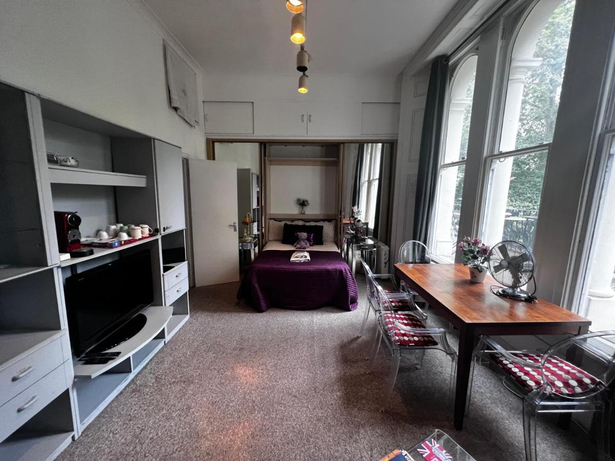 Hyde Park Studio Has Private Balcony With Tranquil Garden View London Exterior photo