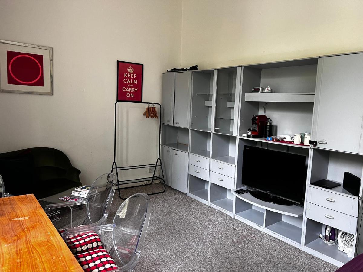 Hyde Park Studio Has Private Balcony With Tranquil Garden View London Exterior photo