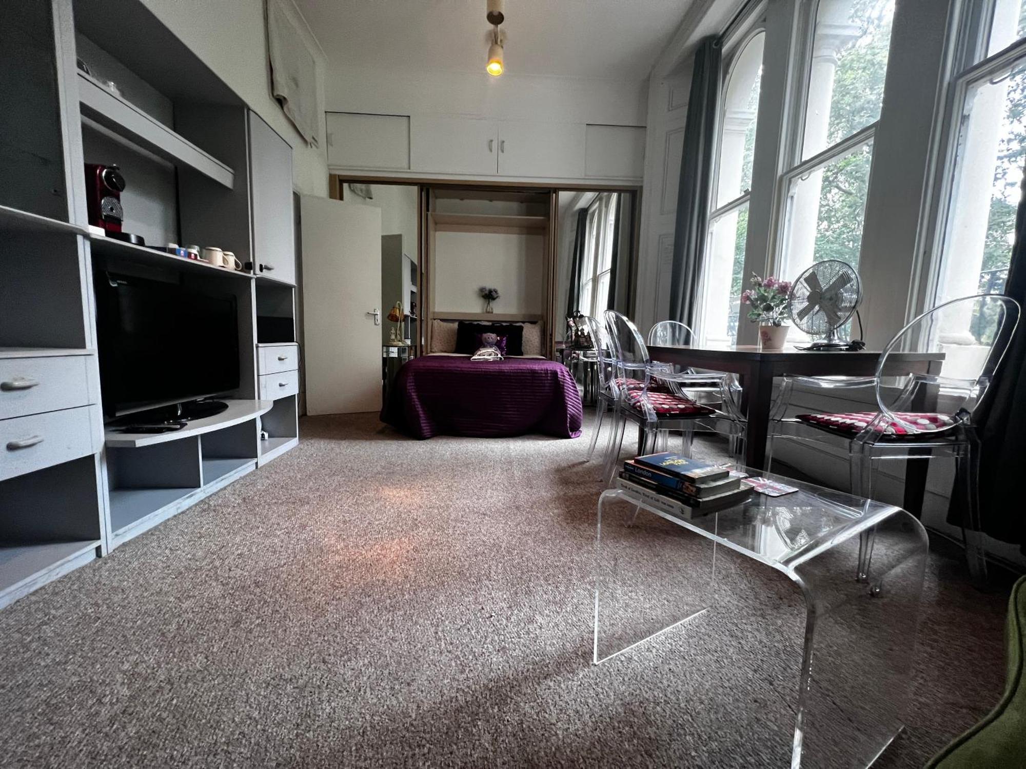 Hyde Park Studio Has Private Balcony With Tranquil Garden View London Exterior photo