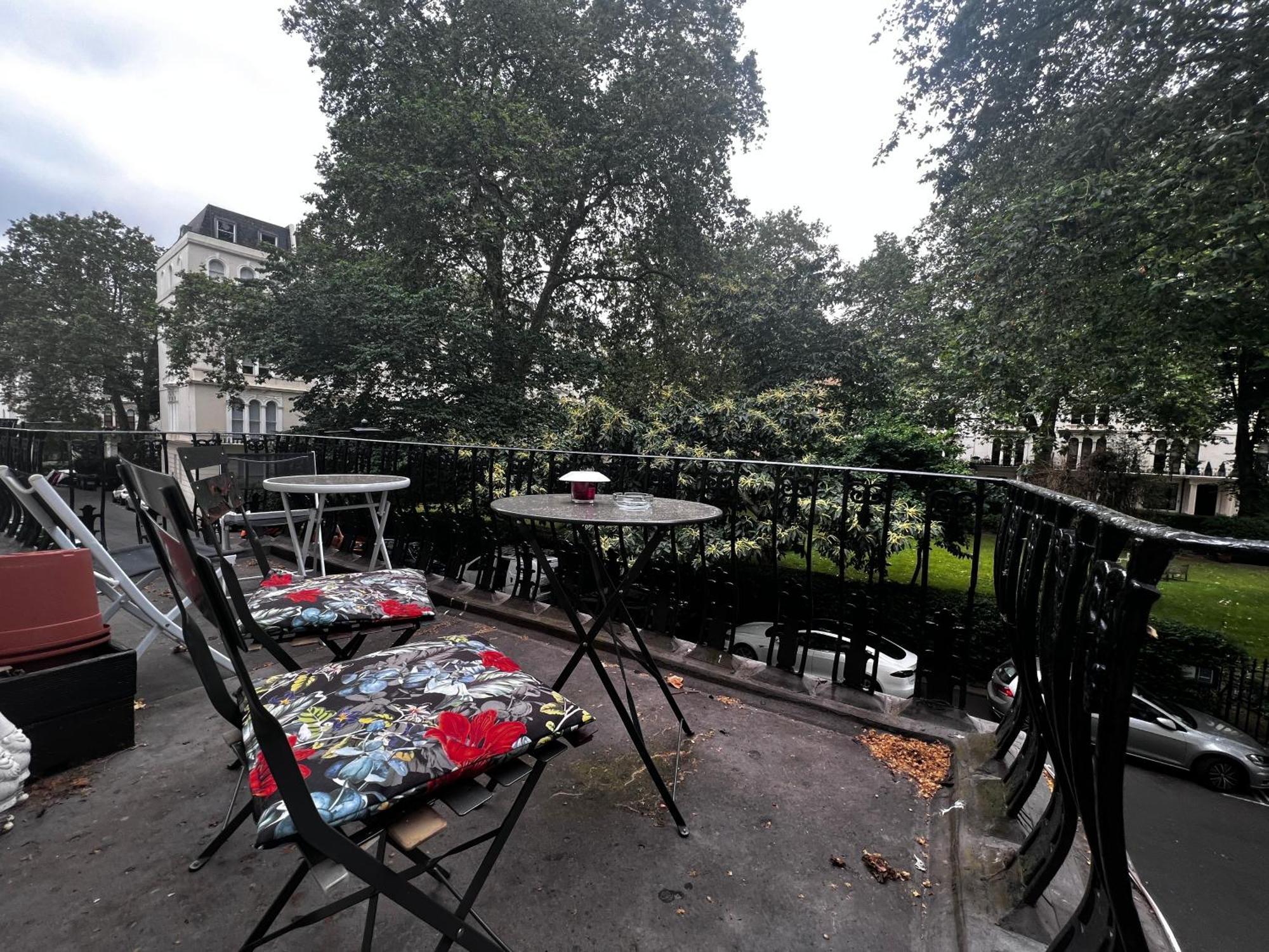 Hyde Park Studio Has Private Balcony With Tranquil Garden View London Exterior photo